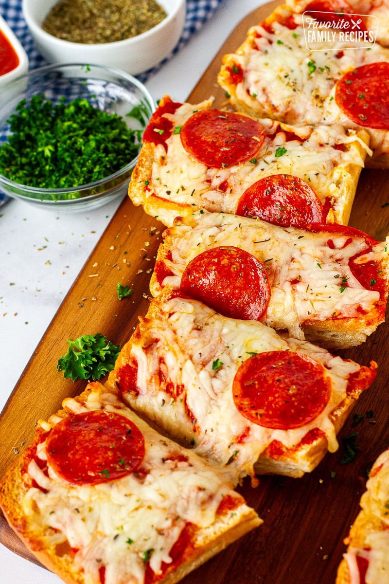 French Bread Pizza: Fast, Affordable & Perfect for Feeding a Crowd